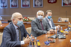 Od lewej: prof. J. Sęp, prof. PRz A. Marciniec, dr inż. T. Lis,